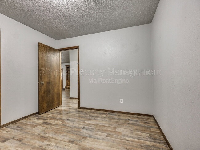 Building Photo - 1706 High Meadows Dr