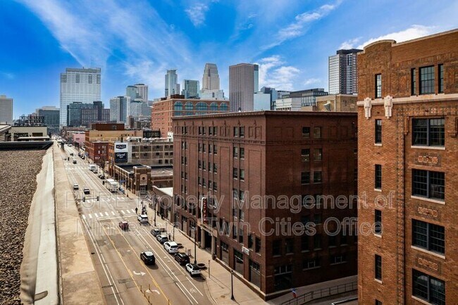 Building Photo - 700 N Washington Ave