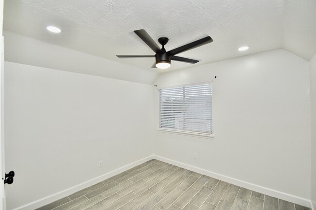 Building Photo - 16402 Gold Ridge Ln