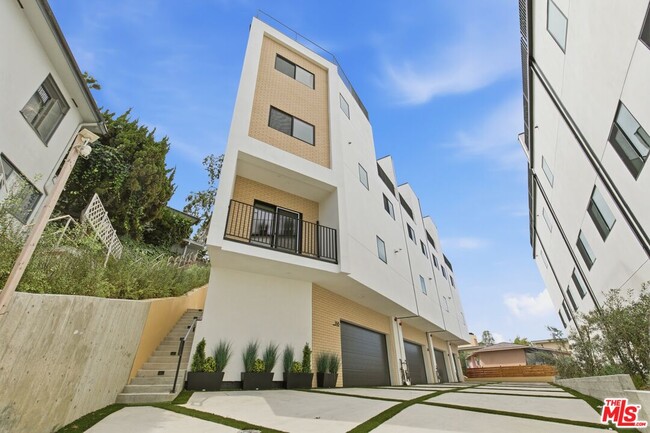 Building Photo - 3851 Don Tomaso Dr