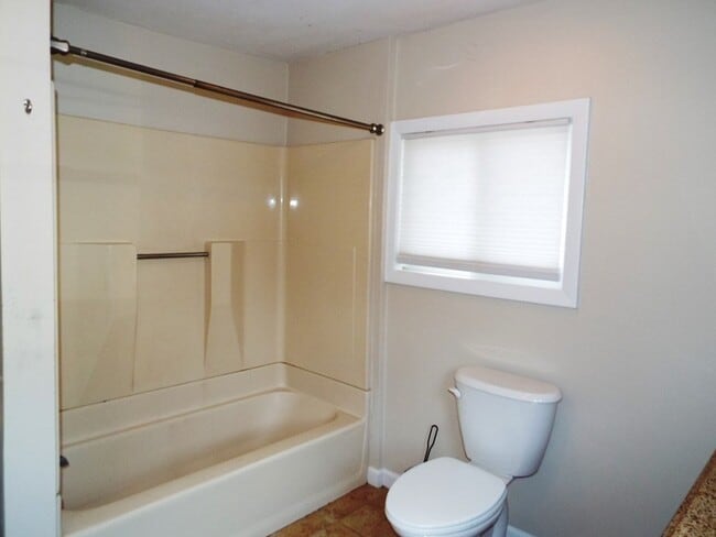 Building Photo - 60 Alpine Pl