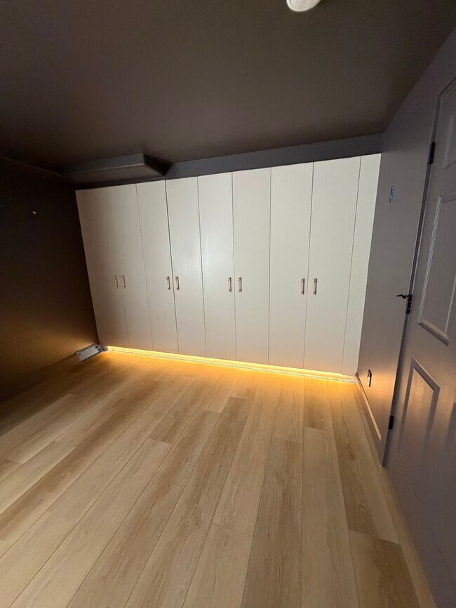 Building Photo - GORGEOUS SPACOUS HOMESTEAD!!!