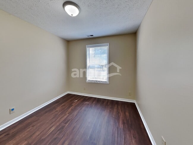 Building Photo - 710 Gatewood Dr