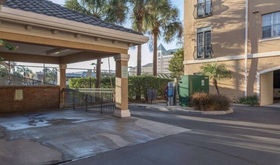 Free car wash - 501 Knights Run Ave