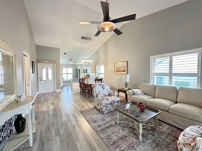 Building Photo - 7723 SE Sugar Sand Cir
