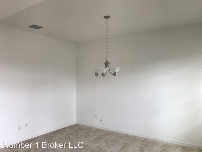 Building Photo - 6 br, 4 bath House - 752 Caterpillar Run