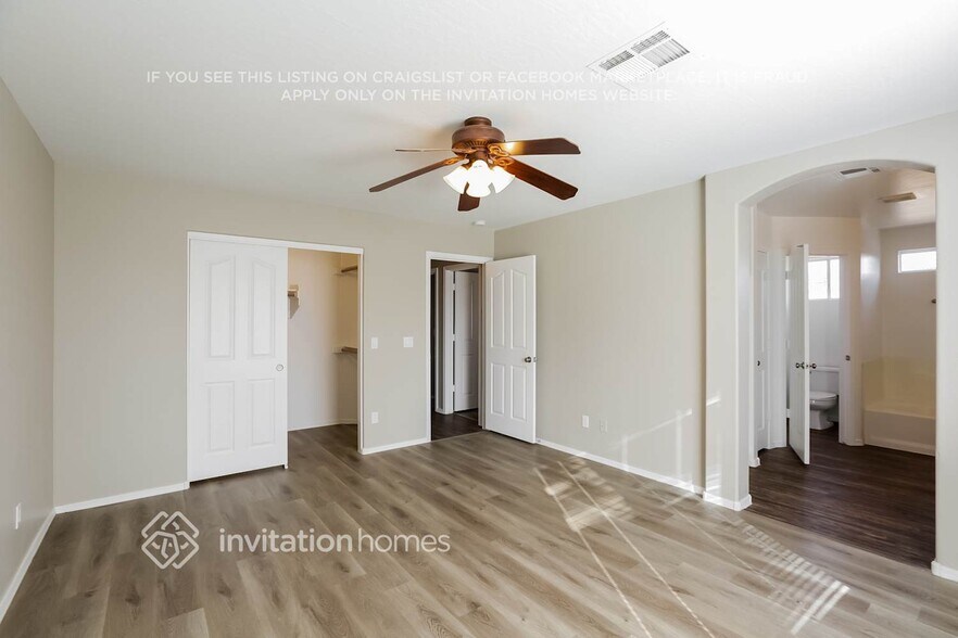 Building Photo - 4027 S Kirby St