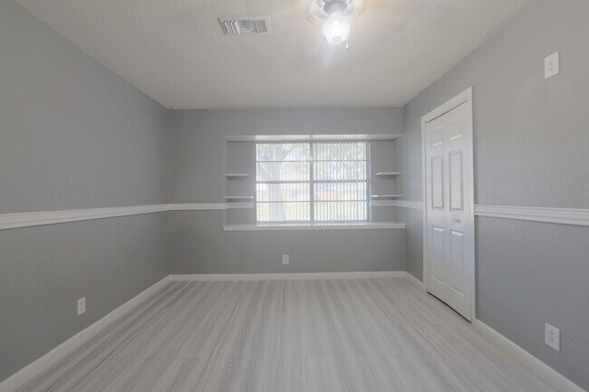Building Photo - 3118 Flamborough Dr