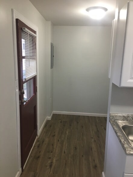 Building Photo - 2451 Danz Ave