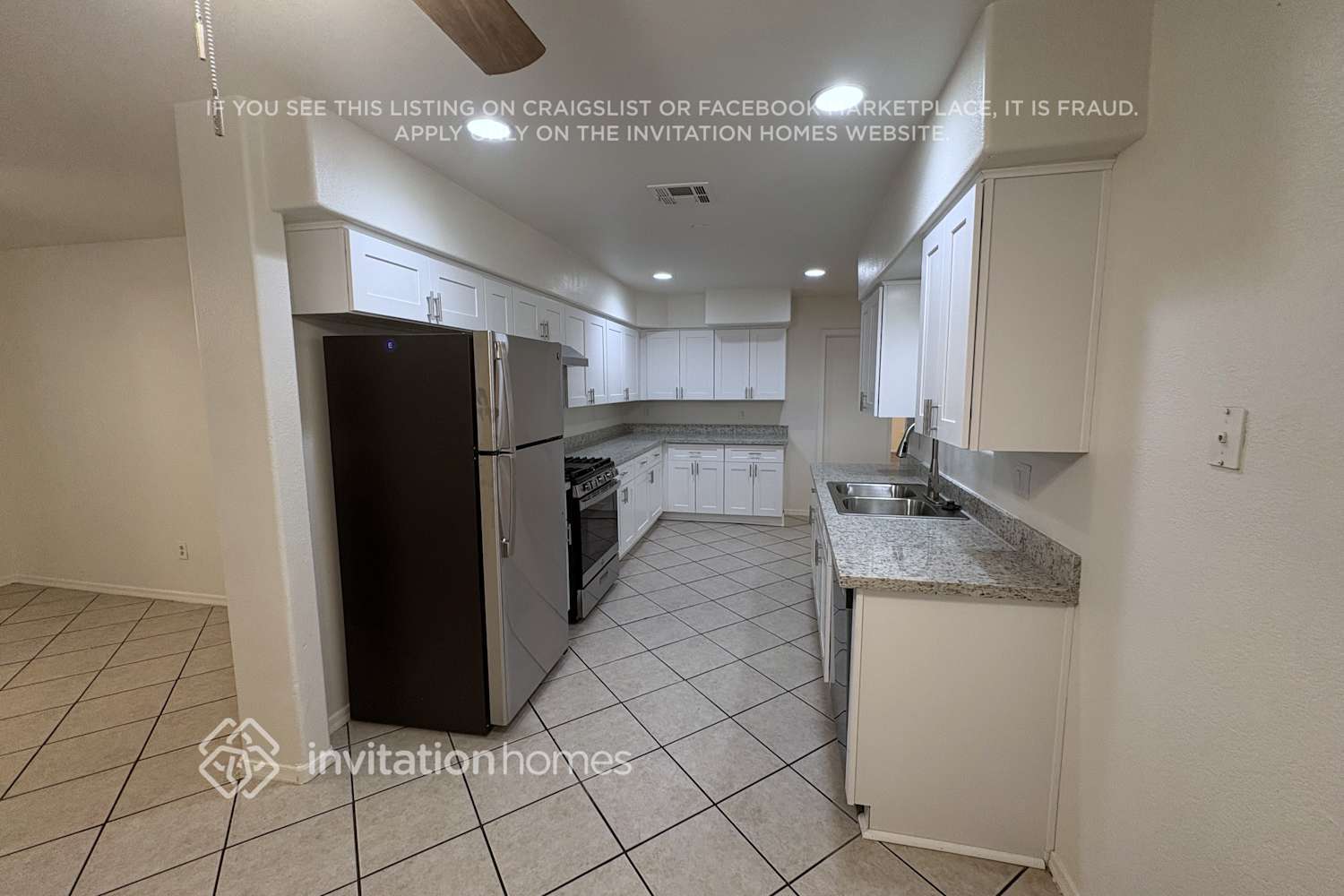 Building Photo - 7727 W Reade Ave