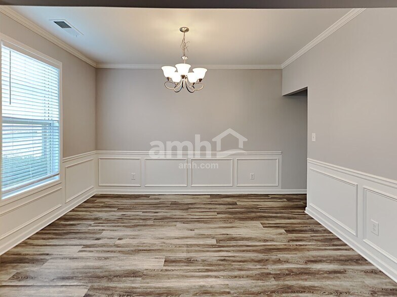 Building Photo - 3613 Walking Stick Way NE