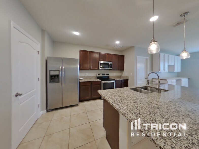 Building Photo - 340 Spruce Pine Dr
