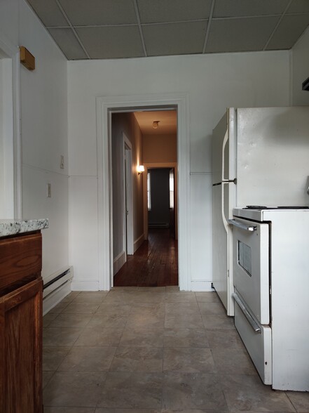 Building Photo - 915 W Elm St