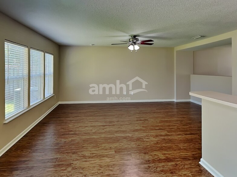 Building Photo - 1420 Heather Ct