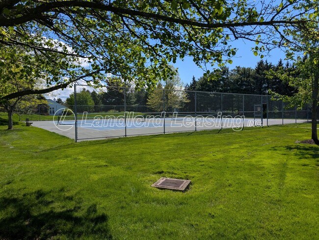 Building Photo - 33317 Fairport Dr