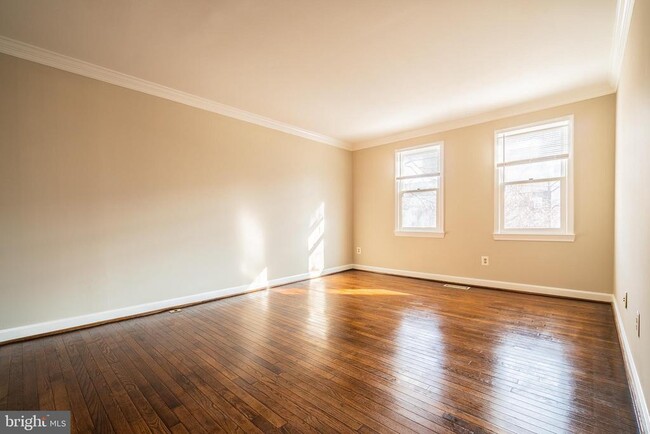 Building Photo - 3554 S George Mason Dr