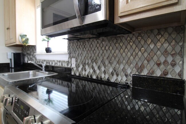 Building Photo - 107 E Swordfish St