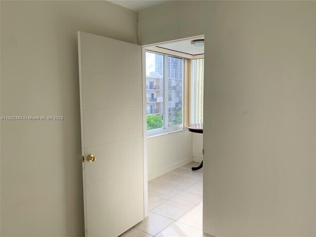 Building Photo - 250 180th Dr