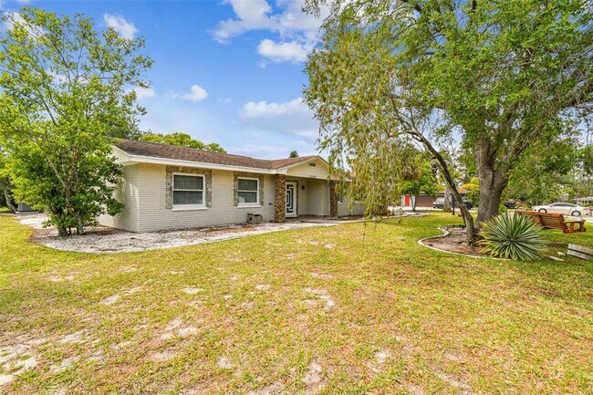 Building Photo - 1302 Brandonwood Dr