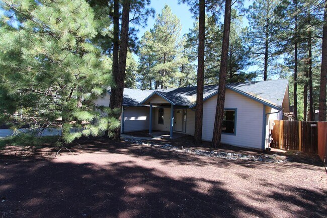 Building Photo - Coming In June | University Highlands 3-Bedroom Home | Fenced Backyard + Garage