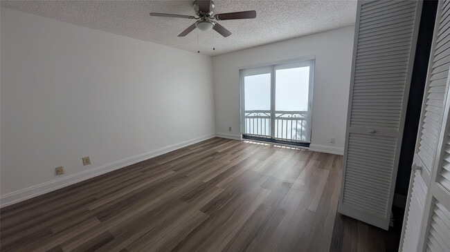 Building Photo - 2372 NW 39th Ave