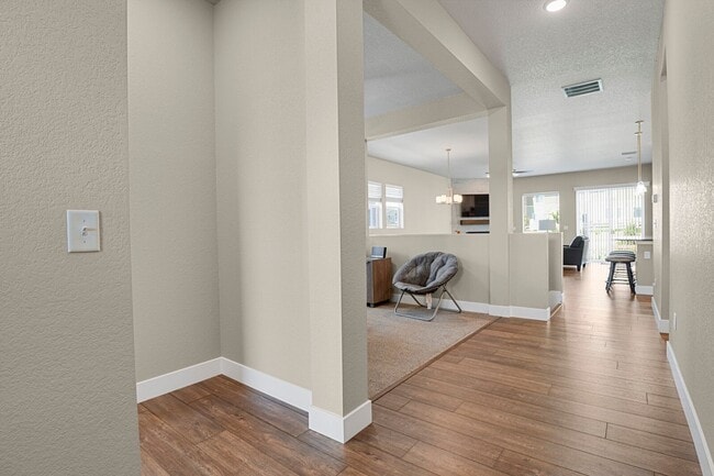 Building Photo - Single Family w/ Elegance