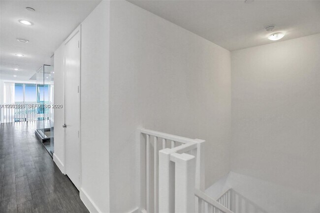 Building Photo - 1100 Biscayne Blvd
