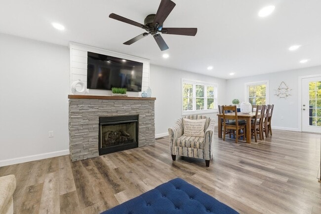 Building Photo - Furnished Home on KY Lake