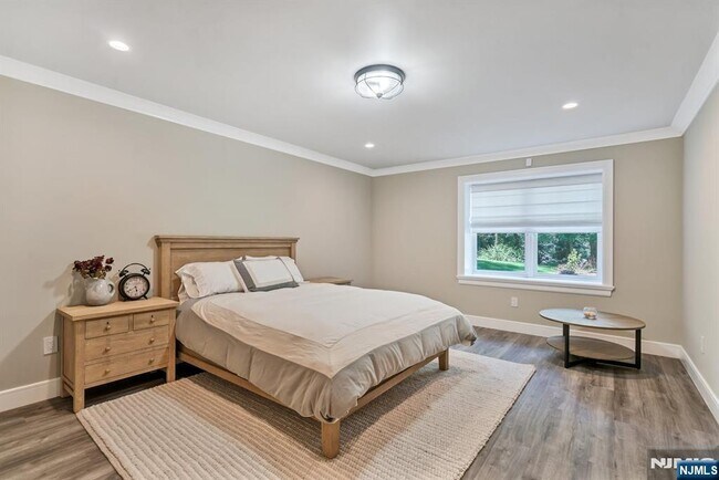Building Photo - 4 Brookview Ct