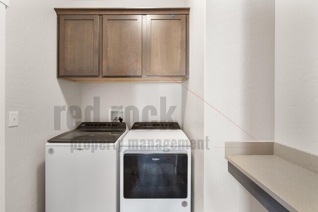 Building Photo - 1328 N Tschirley St