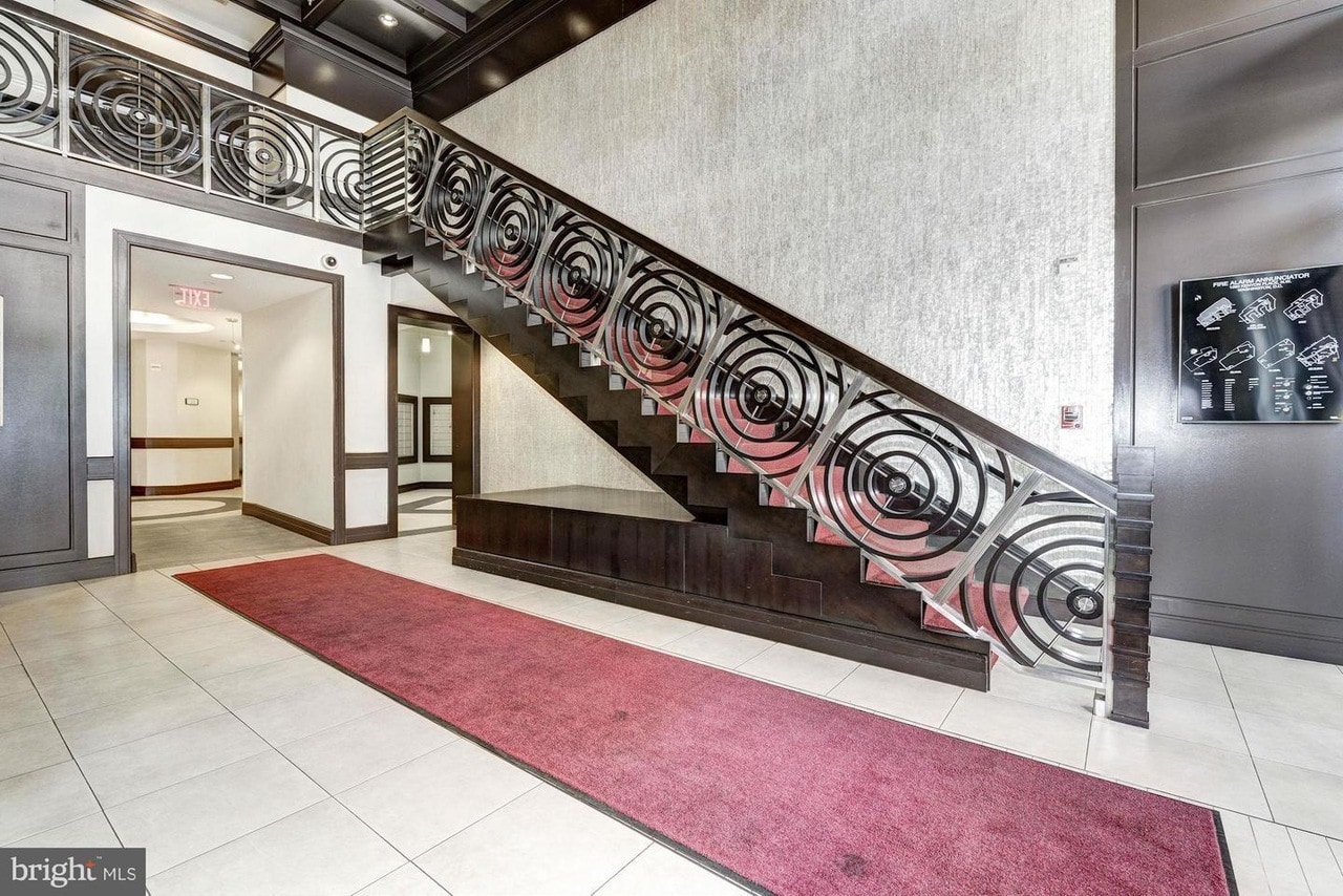 entrance to condo - 1390 Kenyon Street NW