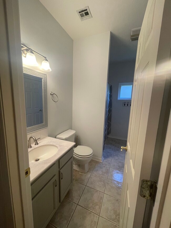 Building Photo - 6 Hollycrest Blvd