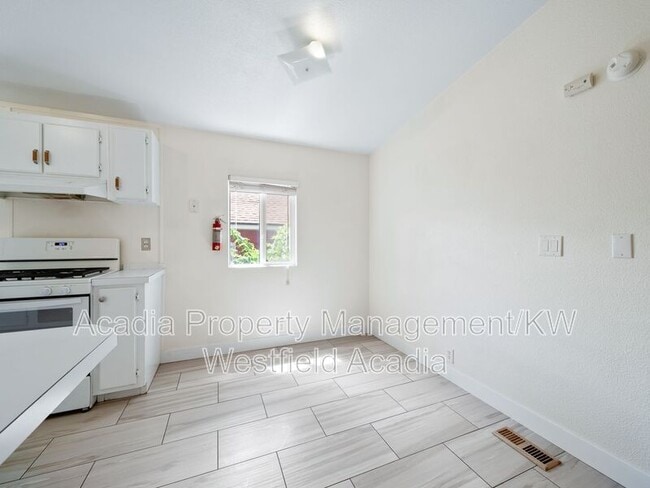 Building Photo - 642 Harmony Ct