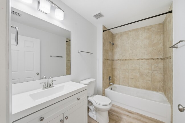 Building Photo - 2691 Albatross Rd N