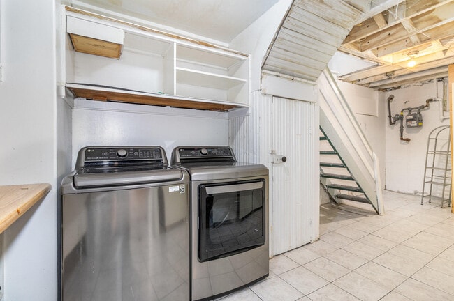 Building Photo - 1030 Vine St