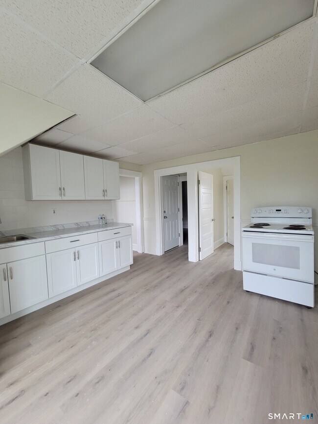 Building Photo - 157 S Park St