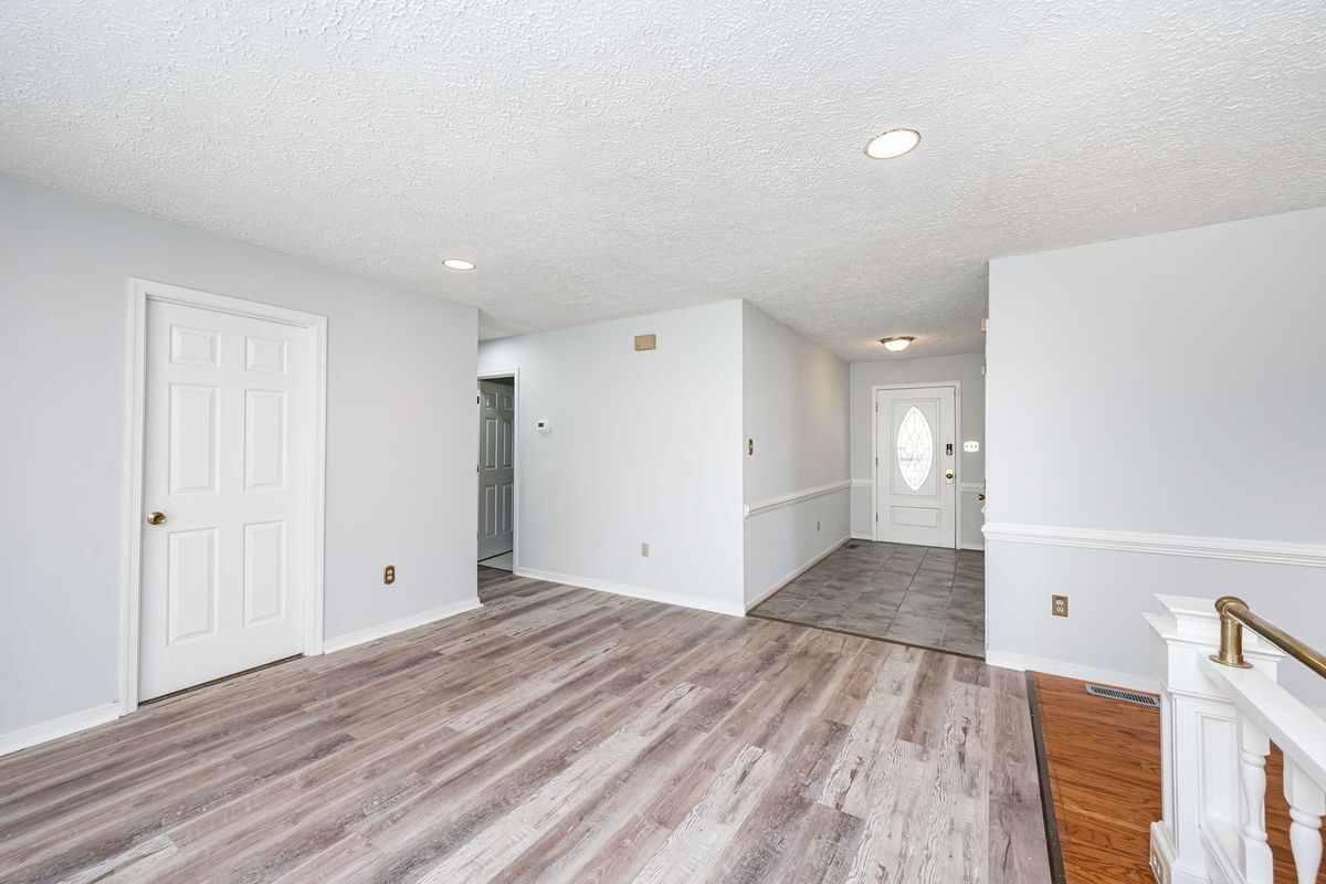 Building Photo - 7800 Tamarind Dr