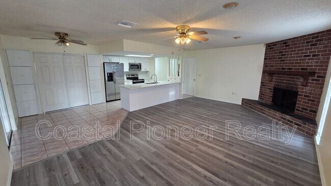 Building Photo - 4817 Cypress Tree Dr