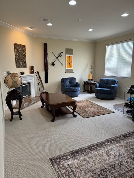 Livingroom - 632 Meyer Ln