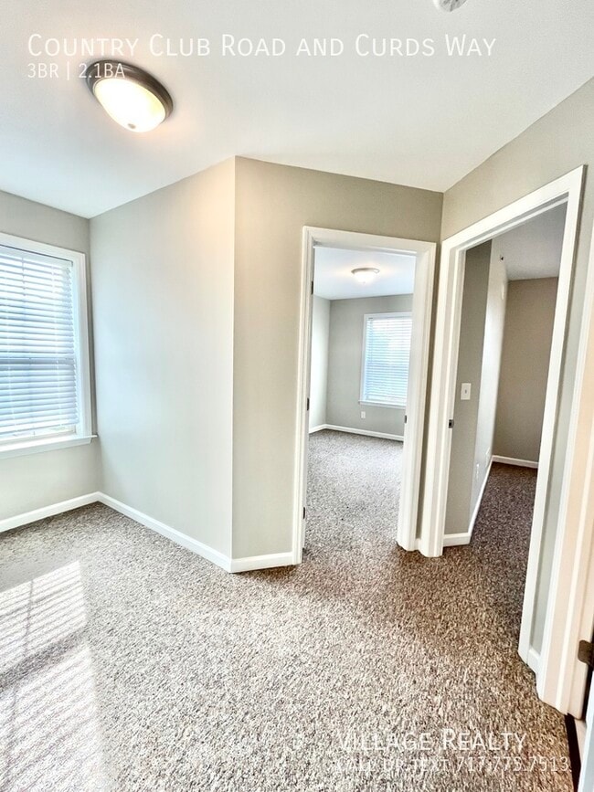 Building Photo - 703 Country Club Rd