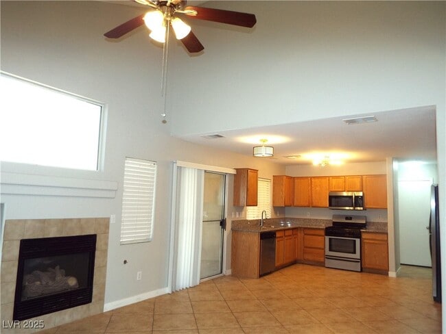 Building Photo - 648 E Sole Addiction Ave