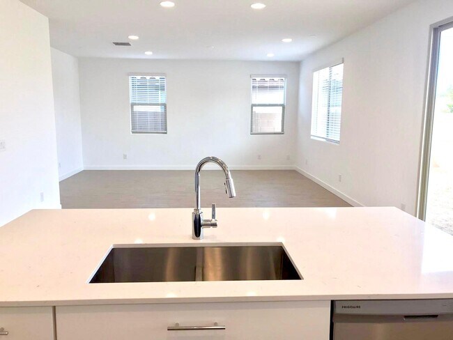 Building Photo - 7027 S 13th Way