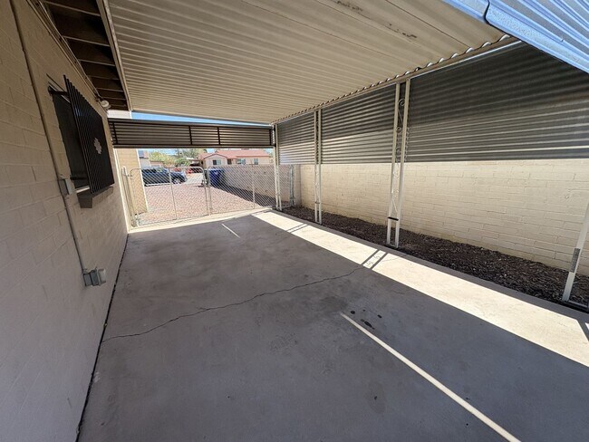 Building Photo - Central Tucson, close to University of Arizona and more!!!