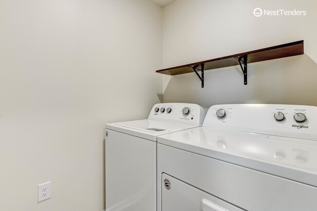 Building Photo - Like New In Nassau Crossing!