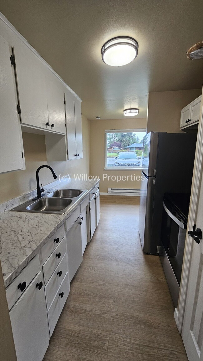 Building Photo - One Bedroom Newly Remodeled