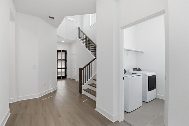 Building Photo - 881 Prominence Wy