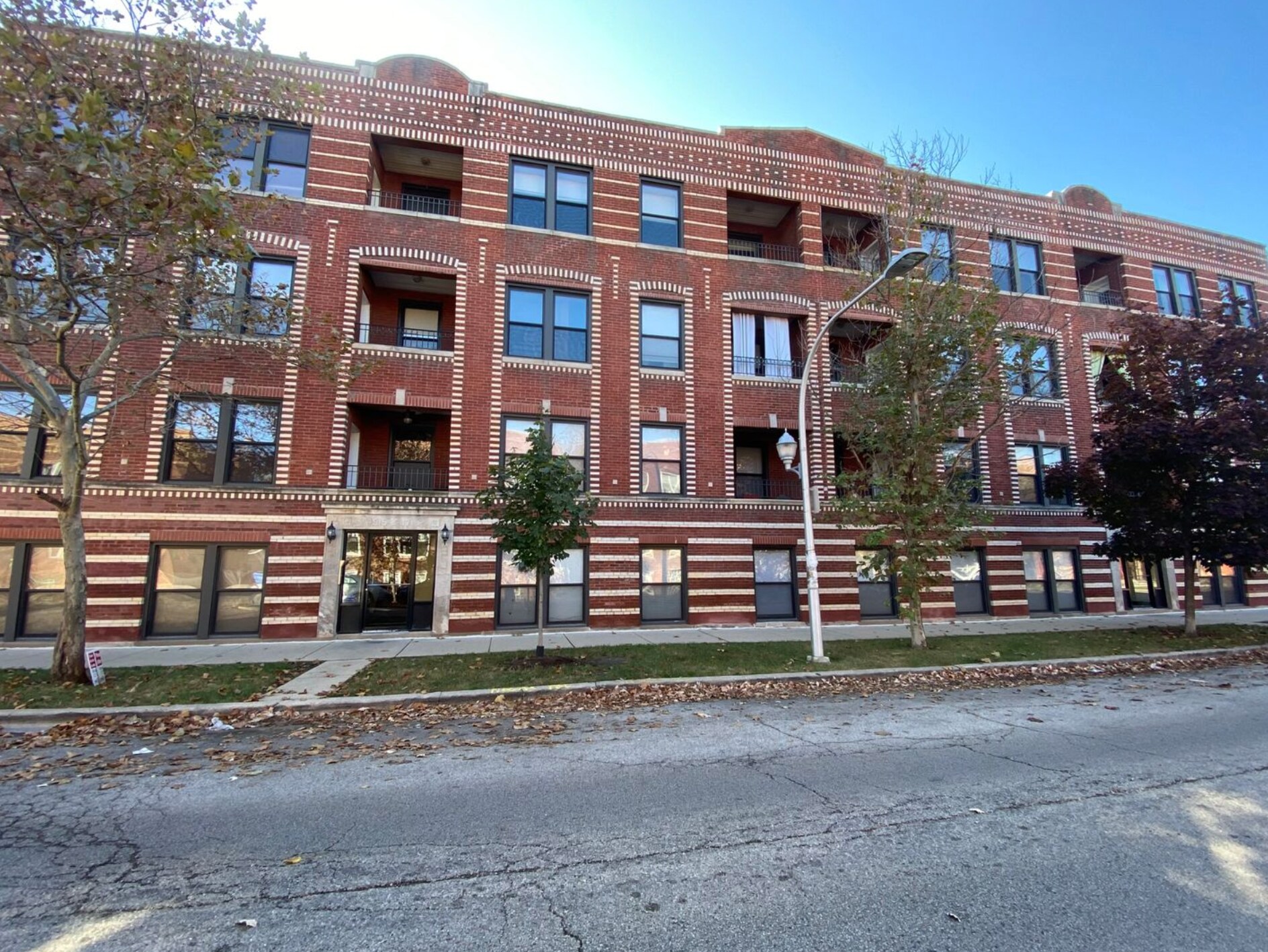 Building Exterior - 3925 W Altgeld St