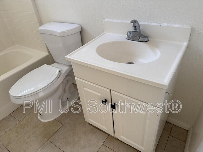 Building Photo - 352 Rio Grande Ct