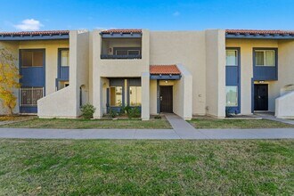 Building Photo - Beautiful 3-Bedroom Townhome in Northern Manor West
