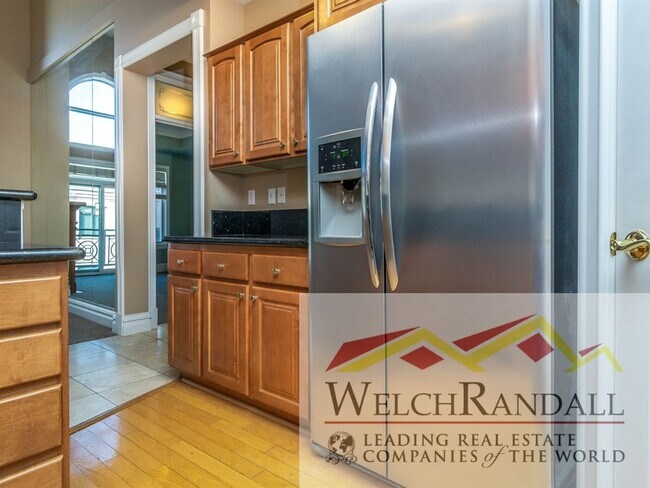 Building Photo - Spacious 2-Bedroom Condo in Prime Downtown Location!